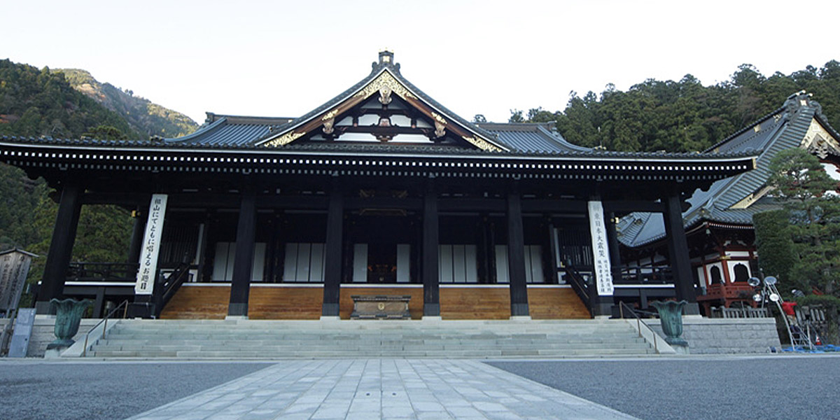 久遠寺 本堂